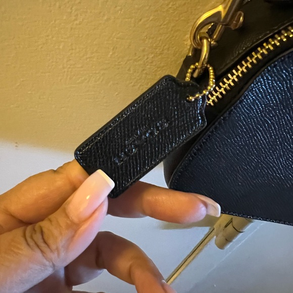 Ladies  genuine coach shoulder/ crossbody bag 💼 purchased from Coach - Picture 3 of 10